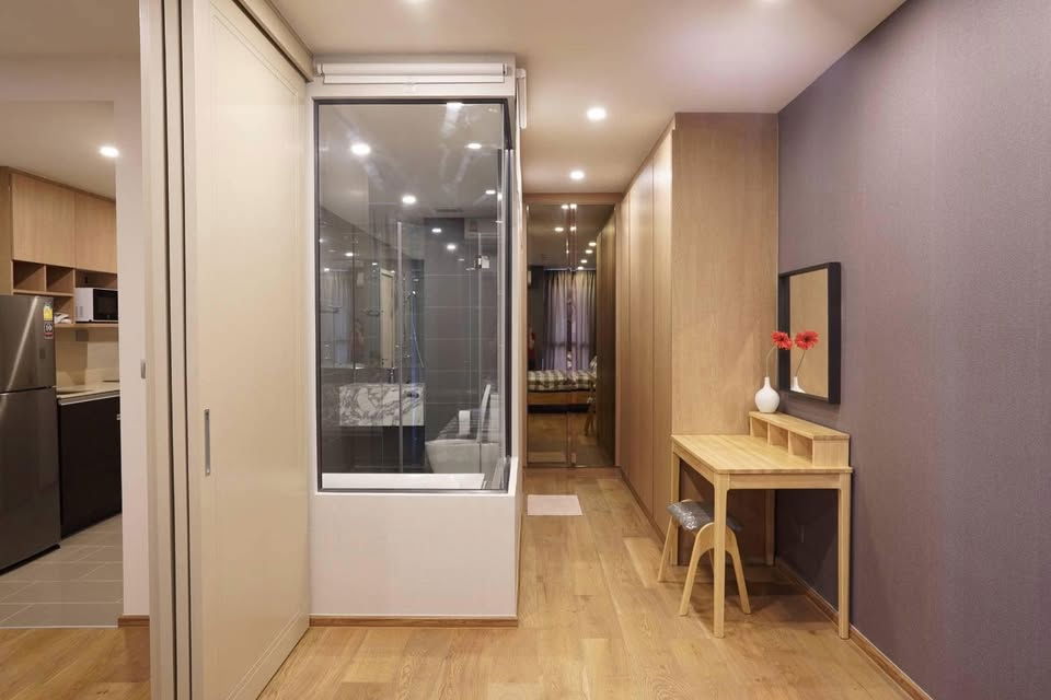 รูป Q Chidlom Phetchaburi【𝐑𝐄𝐍𝐓】🔥เสน่ห์มูจิสบายตา คุมโทน Neat & Neutral สำหรับคนรักพื้นที่โล่ง🔥 ติดต่อไลน์ไอดี: @hacondo - รูปที่ 9/10