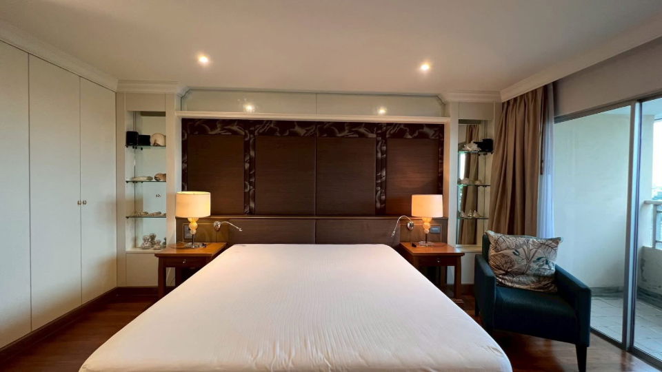 picture Sathorn Park                   Place - 5/18