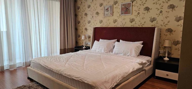 The Unique @Nimman condo for rent 1bedroom, swimming pool view :  Tell (0955752068 Khun Chompoo)