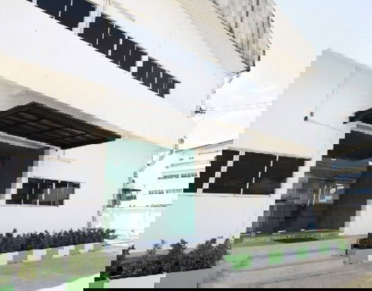 รูป ให้เช่าโรงงานพร้อมสำนักงาน บนที่ดิน 4 ไร่ อยู่ในนิคมอุตสาหกรรมนำไกร ลาดกระบัง / พื้นที่สีม่วง / พื้นที่ใช้สอยรวม 4050 ตารางเมตร รถเทรลเลอร์ เข้าออกได้ - รูปที่ 2/13