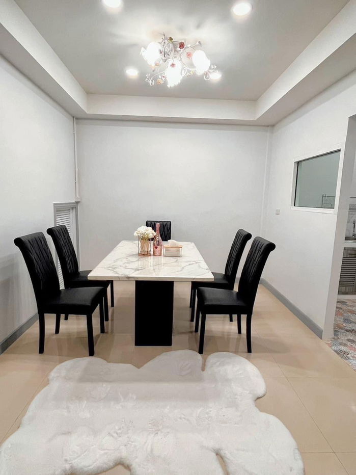 รูป 🏡 ให้เช่า ทาวน์โฮม 2 ชั้น รัชดา–ห้วยขวาง 📍 ประชาราษฎร์บำเพ็ญ เดินทางสะดวก 🌍 รับผู้เช่าต่างชาติ - รูปที่ 5/9