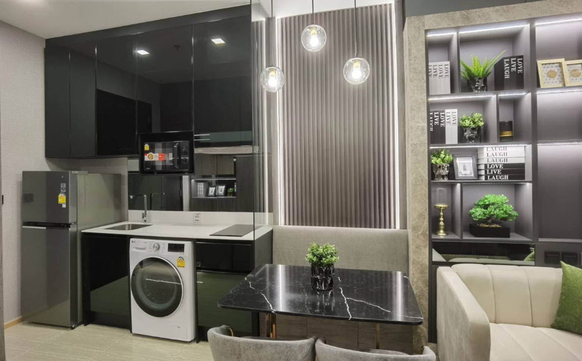 picture  Noble Around                       Ari  - 7/10