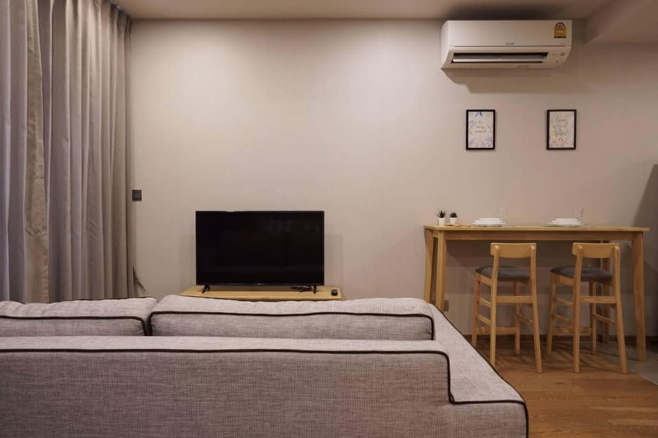 รูป Q Chidlom Phetchaburi【𝐑𝐄𝐍𝐓】🔥เสน่ห์มูจิสบายตา คุมโทน Neat & Neutral สำหรับคนรักพื้นที่โล่ง🔥 ติดต่อไลน์ไอดี: @hacondo - รูปที่ 5/10