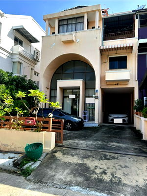 โฮมออฟฟิศ กรุงเทพมหานคร : ขายโฮมออฟฟิศ 4 ชั้น ซอยกรุงเทพกรีฑา 15 ทำเลดี ใกล้ทางด่วนและรร.นานาชาติ