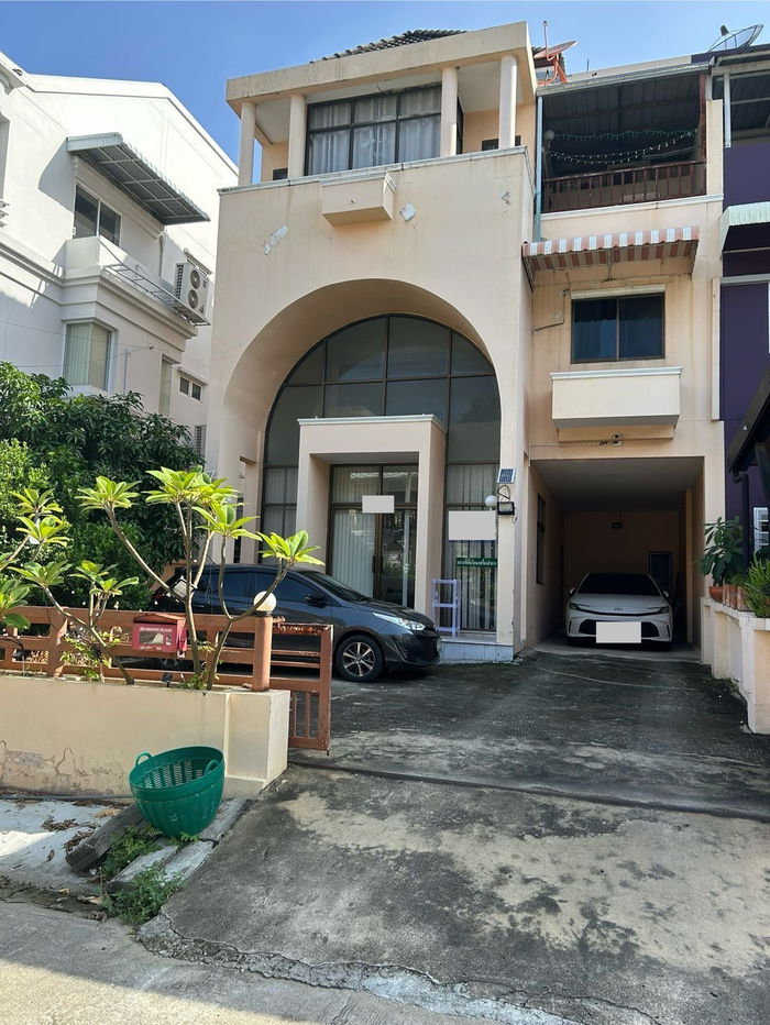 รูป ขายโฮมออฟฟิศ 4 ชั้น ซอยกรุงเทพกรีฑา 15 ทำเลดี ใกล้ทางด่วนและรร.นานาชาติ - รูปที่ 1/16