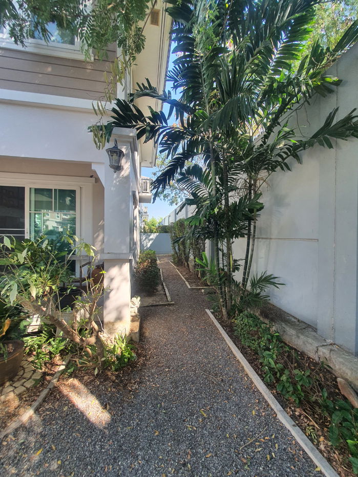 รูป ขายบ้านเดี่ยวหลังมุม ม.วิลลาจจิโอ ปิ่นเกล้า-ศาลายา จาก Land & Houses  บ้านสวย สไตล์ Urban Cottage, สวนรอบบ้านร่มรื่น, ใกล้มหาวิทยาลัยมหิดล เพียง 3 กม.  - รูปที่ 10/48