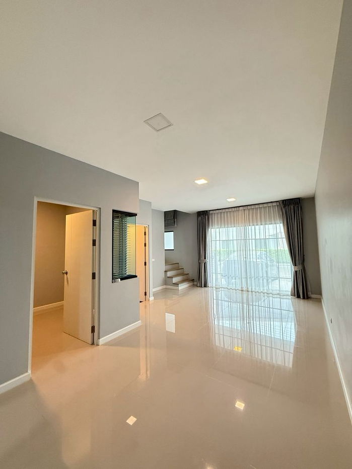 รูป 🏡 สิริ เพลส วงแหวน - ลำลูกกา ทาวน์โฮมมือสองรีโนเวทใหม่ พร้อมอยู่ - รูปที่ 2/12