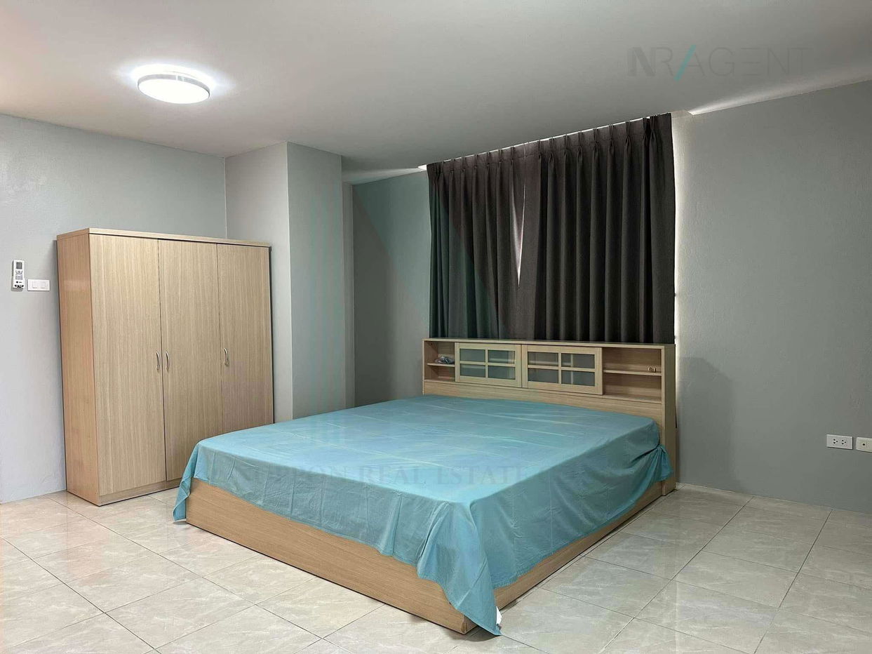 รูป ให้เช่าคอนโด รัชดา ซิตี้ 18 อาคาร 1 ชั้น 8 สตูดิโอ ขนาด 29 ตรม ใกล้ โรงเรียนจันทร์หุ่นบำเพ็ญ - รูปที่ 1/8