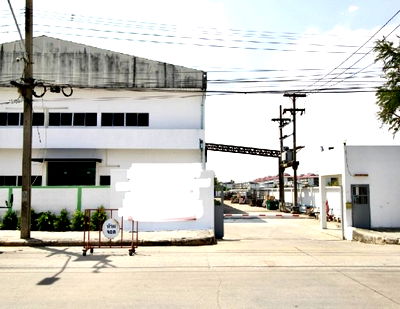 เช่าโรงงาน เขตลาดกระบัง : ให้เช่าโรงงานพร้อมสำนักงาน บนที่ดิน 4 ไร่ อยู่ในนิคมอุตสาหกรรมนำไกร ลาดกระบัง / พื้นที่สีม่วง / พื้นที่ใช้สอยรวม 4050 ตารางเมตร รถเทรลเลอร์ เข้าออกได้