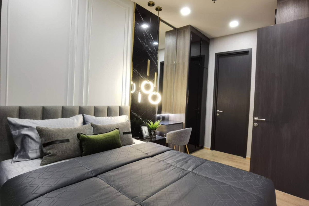 picture  Noble Around                       Ari  - 5/10