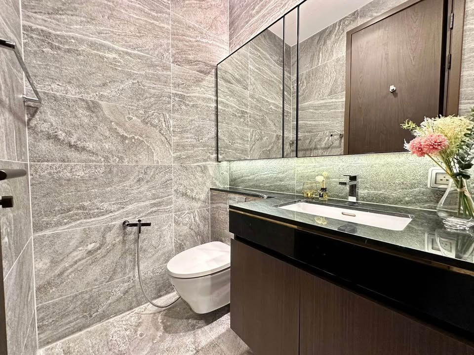 รูป  THE ESSE Sukhumvit 36 ห้องสวย ราคาดี สอบถามเพิ่มเติมได้ที่ Line @condorental - รูปที่ 11/13