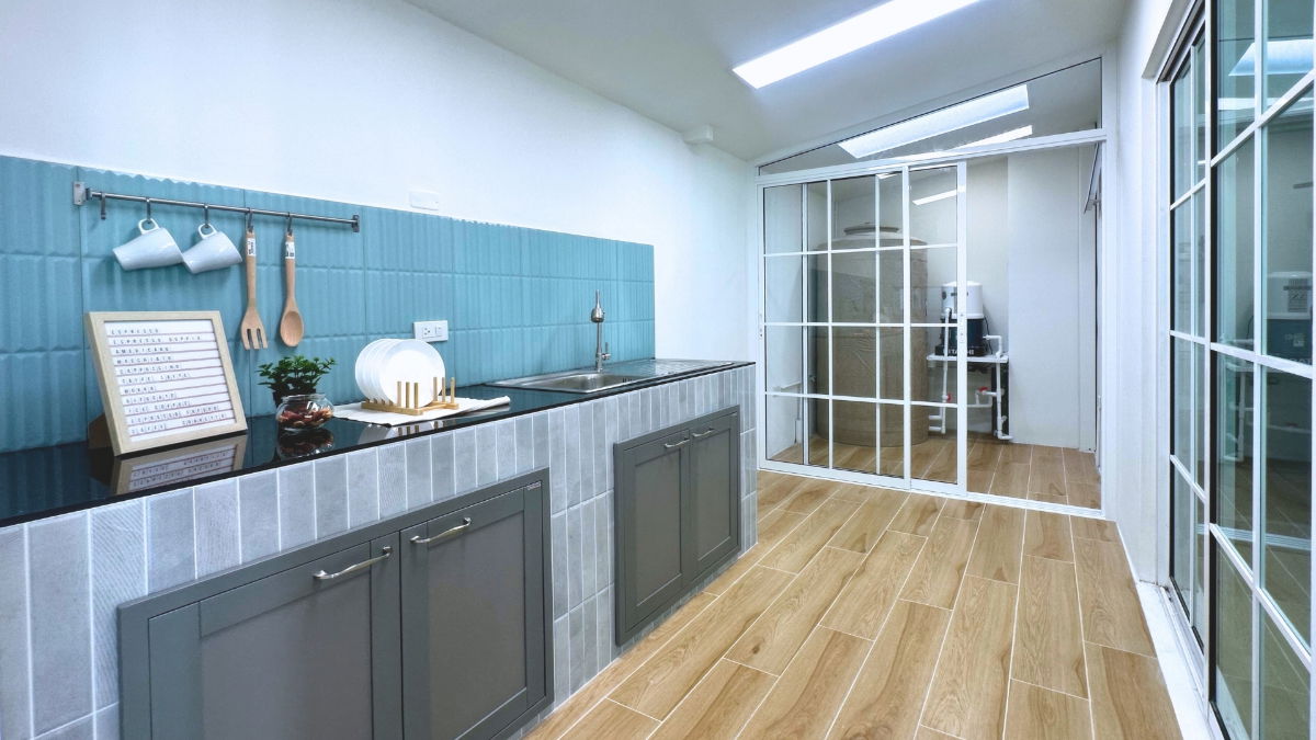 รูป ทาวน์โฮมรีโนเวทใหม่ แปลงมุม พร้อมสวน 29 ตร.ว.  เดอะ คัลเลอร์ส วงแหวนฯ-ลำลูกกา คลอง4 หลังใหญ่  4 นอน พร้อมสวน ราคา 2 ล้านต้น + โปรฯ ฟรี!! หลายรายการ - รูปที่ 4/19