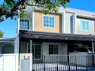 ทาวน์โฮม ปทุมธานี : ทาวน์โฮมรีโนเวทใหม่ทั้งหลัง  เดอะ คัลเลอร์ส วงแหวนฯ - ลำลูกกา คลอง 4 หลังใหญ่แปลงมุม โปรฯฟรีหลายรายการ