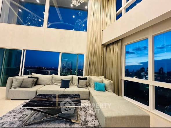 รูป คอนโด 3-ห้องนอน ที่ มิลเลนเนียม เรสซิเด้นส์ แอท สุขุมวิท คอนโดมิเนียม ใกล้ BTS อโศก (ID 2502475) - รูปที่ 2/11