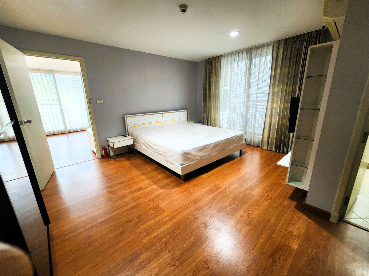 picture Centric Scene Ari 2 Condo (2 bed 2bath) - 2/9