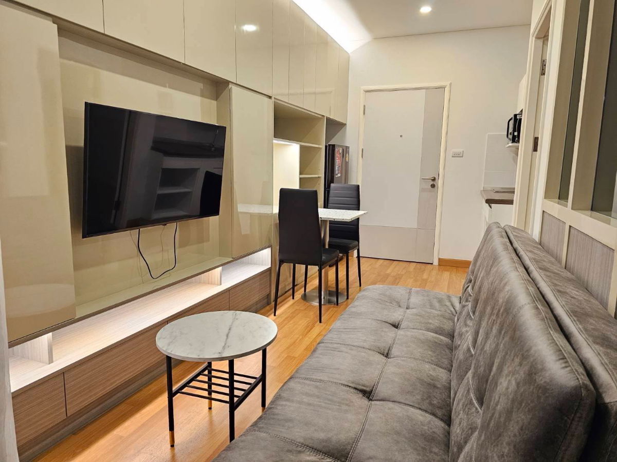 รูป 🏢 ให้เช่าคอนโด Lumpini Place รัชดา–สาธุ• BTS ช่องนนทรี💰 ค่าเช่า 13,500 บาท รหัส RS4387 - รูปที่ 1/14