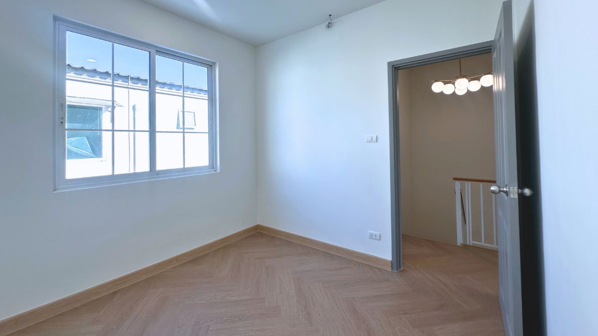 รูป ทาวน์โฮมรีโนเวทใหม่ แปลงมุม พร้อมสวน 29 ตร.ว.  เดอะ คัลเลอร์ส วงแหวนฯ-ลำลูกกา คลอง4 หลังใหญ่  4 นอน พร้อมสวน ราคา 2 ล้านต้น + โปรฯ ฟรี!! หลายรายการ - รูปที่ 13/19