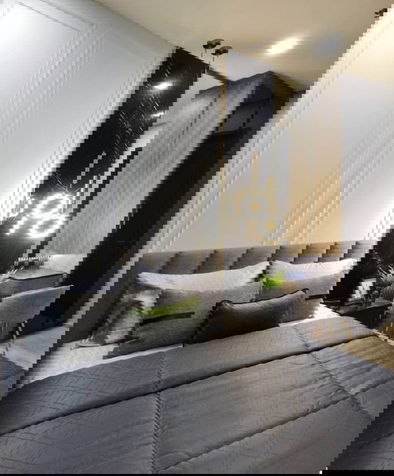 picture  Noble Around                       Ari  - 4/10