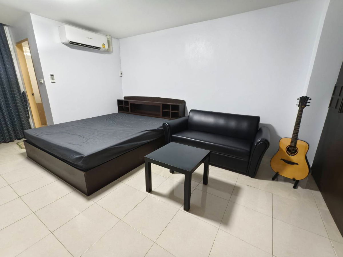 รูป ให้เช่าคอนโดรัชดา ซิตี้ (รัชดา ซอย 18 ) ประชาราษฎร์บำเพ็ญ​7 / ห้องสตูดิโอ 29 ตรม. เฟอร์นิเจอร์ครบชุด ใกล้รถไฟฟ้าใต้ดิน MRT ห้วยวาง / ค่าเช่า 6,800 บาท - รูปที่ 2/10