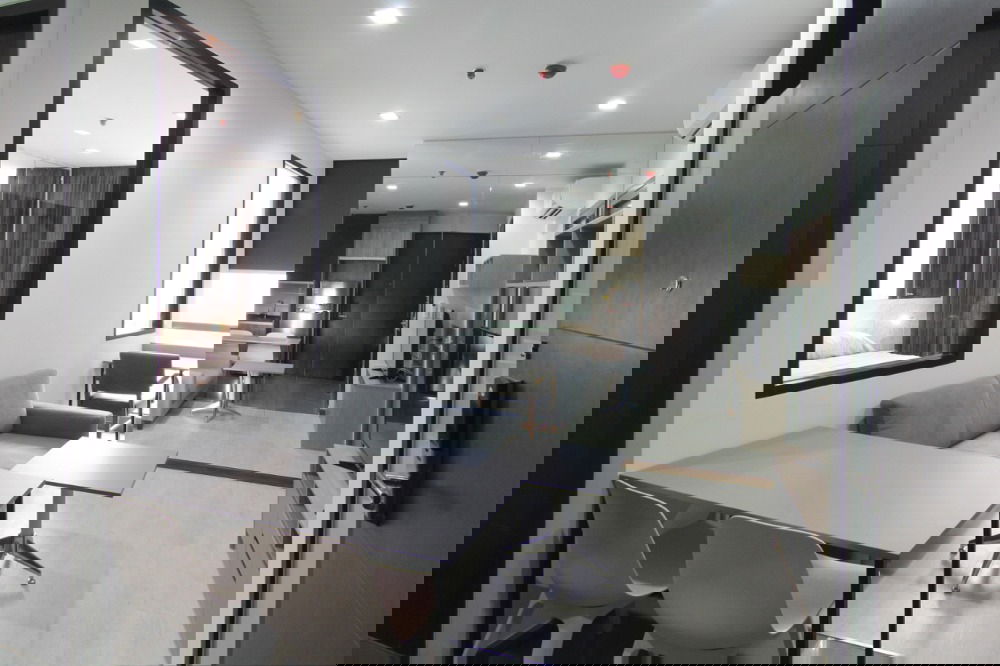 รูป Wish Signature Midtown Siam 1【𝐒𝐄𝐋𝐋 & 𝐑𝐄𝐍𝐓】🔥ห้องสไตล์โมเดิร์น ตกแต่งสวย เรียบหรู เฟอร์นิเจอร์ครบ ส่วนกลางจัดเต็ม 🔥 ติดต่อไลน์ไอดี: @hacondo - รูปที่ 9/10