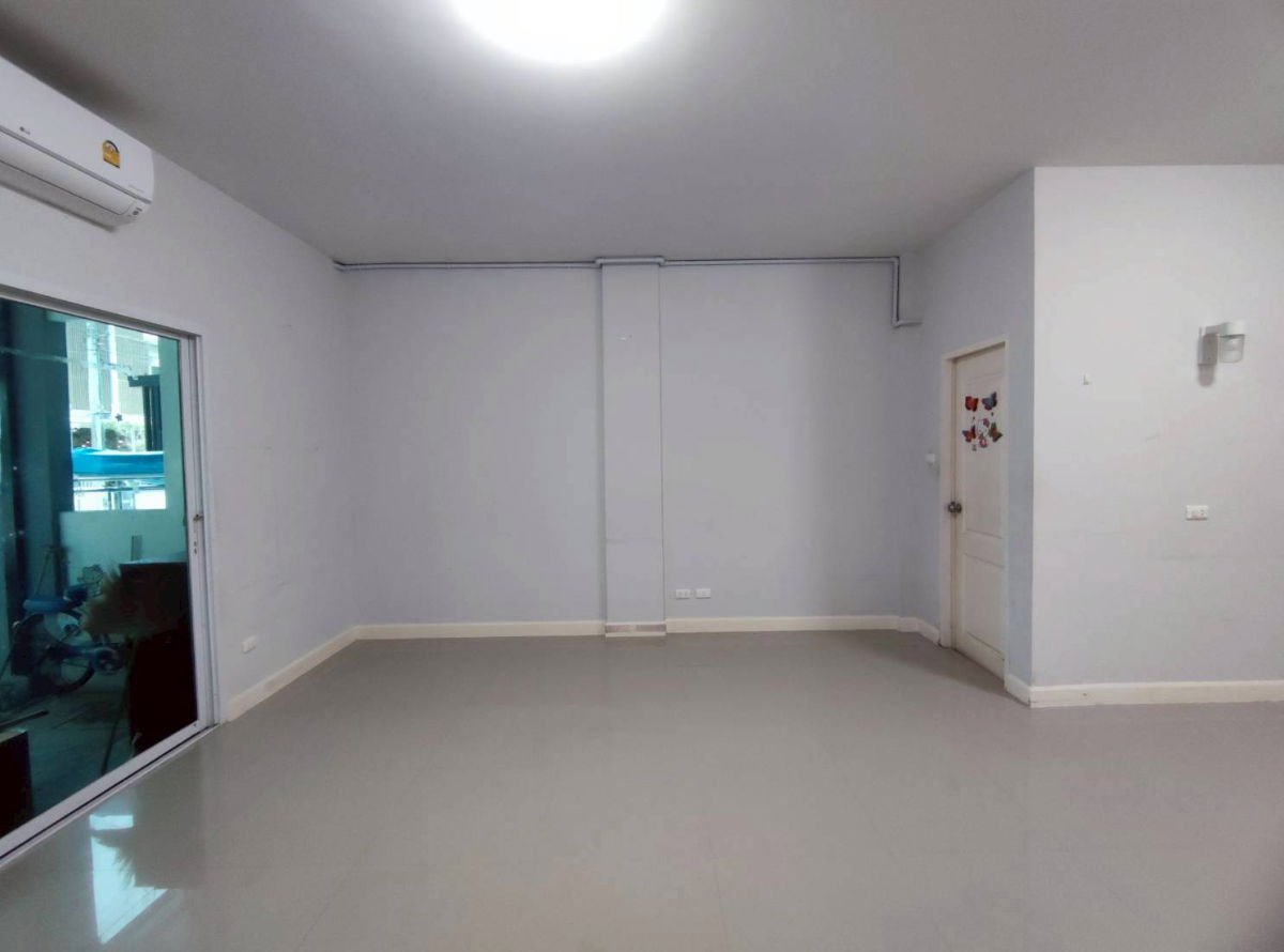 รูป ให้เช่าทาวน์โฮม 3 ชั้น โครงการ The Rich Biz สุขุมวิท 105 พร้อมอยู่ (N.1959) - รูปที่ 4/16