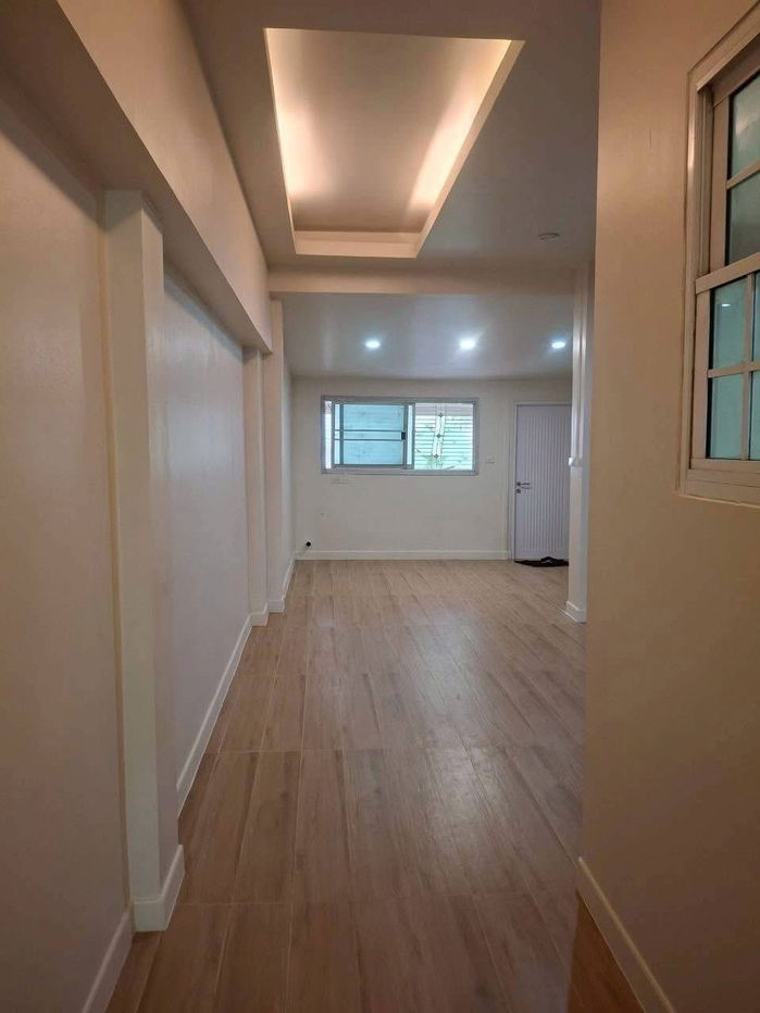 รูป 🏢 ให้เช่า Home Office 4 ชั้น | พระราม 9 ทำเลทอง 6 ห้องนอน 5 ห้องน้ำ ใกล้ Central & MRT ✨ Ready to Move in - รูปที่ 18/20