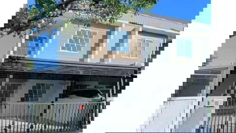 ทาวน์โฮมรีโนเวทใหม่ แปลงมุม พร้อมสวน 29 ตร.ว.  เดอะ คัลเลอร์ส วงแหวนฯ-ลำลูกกา คลอง4 หลังใหญ่  4 นอน พร้อมสวน ราคา 2 ล้านต้น + โปรฯ ฟรี!! หลายรายการ