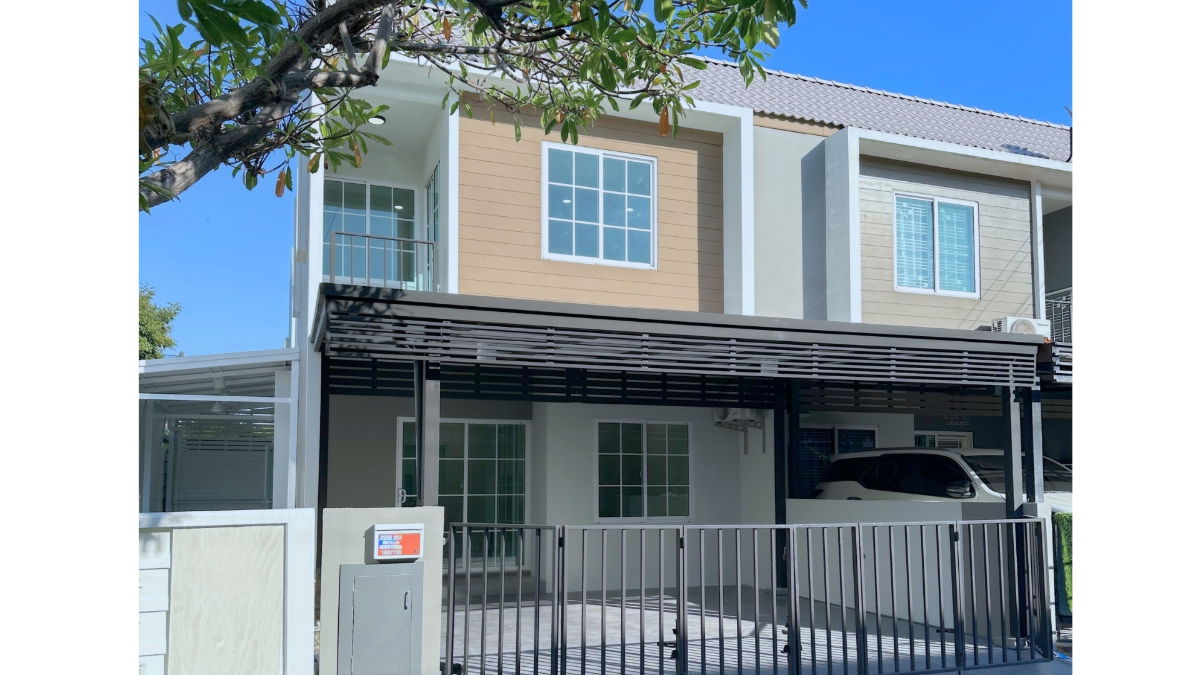 รูป ทาวน์โฮมรีโนเวทใหม่ แปลงมุม พร้อมสวน 29 ตร.ว.  เดอะ คัลเลอร์ส วงแหวนฯ-ลำลูกกา คลอง4 หลังใหญ่  4 นอน พร้อมสวน ราคา 2 ล้านต้น + โปรฯ ฟรี!! หลายรายการ - รูปที่ 1/19