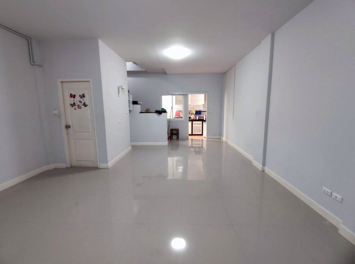 รูป ให้เช่าทาวน์โฮม 3 ชั้น โครงการ The Rich Biz สุขุมวิท 105 พร้อมอยู่ (N.1959) - รูปที่ 2/16