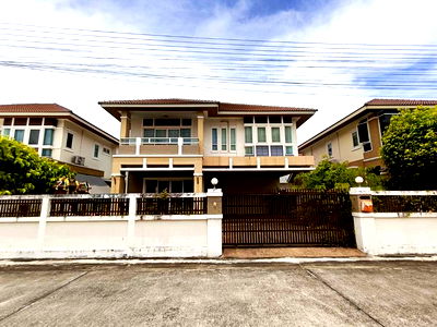Houses for sale BTS Wongwian Yai : FOR SALE  HOUSE PROPERTY  5500000 BAHT.