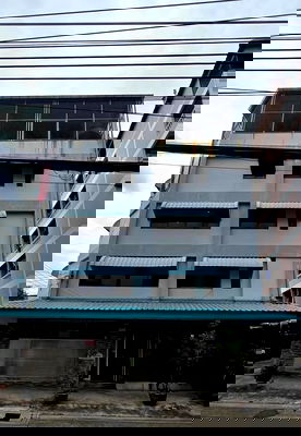 Shophouses for rent Thailand Cultural Centre  : For rent, lease, freehold building, Huai Khwang, Soi Pracha Rat Bamphen 15, affordable price. Interested? Line: @951qfbfi