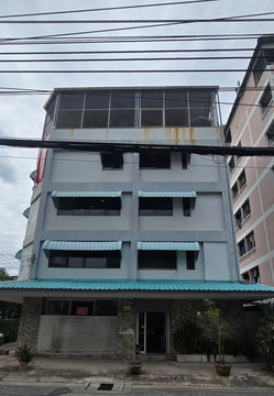 For rent, lease, freehold building, Huai Khwang, Soi Pracha Rat Bamphen 15, affordable price. Interested? Line: @951qfbfi