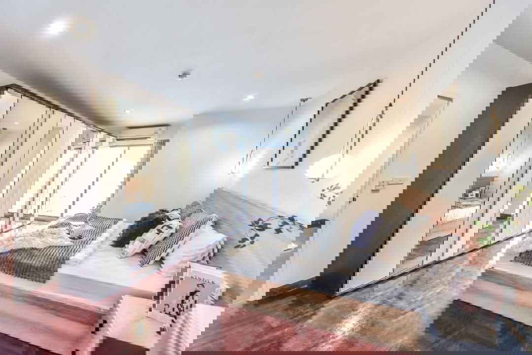 รูป ขายคอนโด Phayathai Plaza  ห้องสวยเพิ่งตกแต่งเสร็จ   เฟอร์นิเจอร์ เครื่องใช้ไฟฟ้าครบ มีที่จอดประจำห้อง SW003298 - รูปที่ 5/8