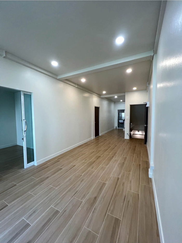 รูป 🏢 ให้เช่า Home Office 4 ชั้น | พระราม 9 ทำเลทอง 6 ห้องนอน 5 ห้องน้ำ ใกล้ Central & MRT ✨ Ready to Move in - รูปที่ 9/20