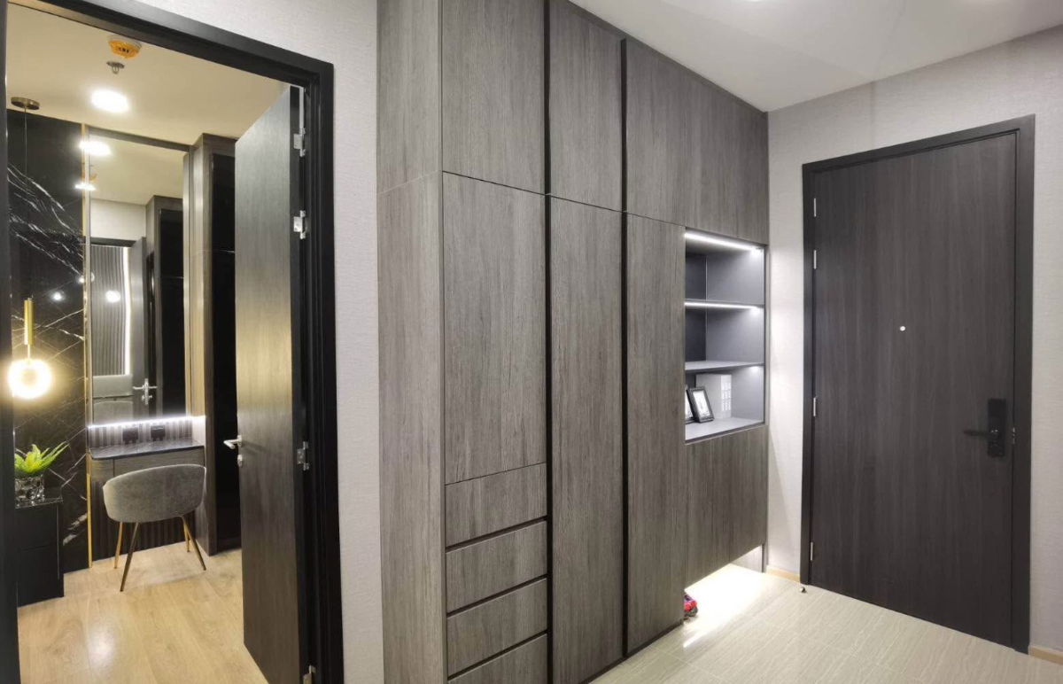 picture  Noble Around                       Ari  - 9/10