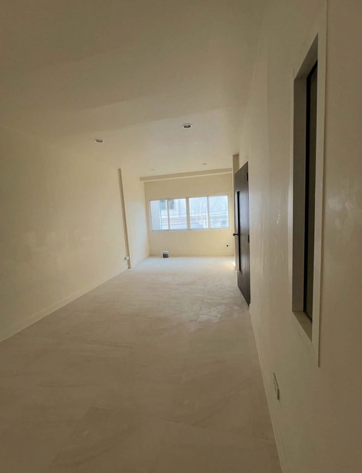 รูป 🏢 ให้เช่า Home Office 4 ชั้น | พระราม 9 ทำเลทอง 6 ห้องนอน 5 ห้องน้ำ ใกล้ Central & MRT ✨ Ready to Move in - รูปที่ 2/20