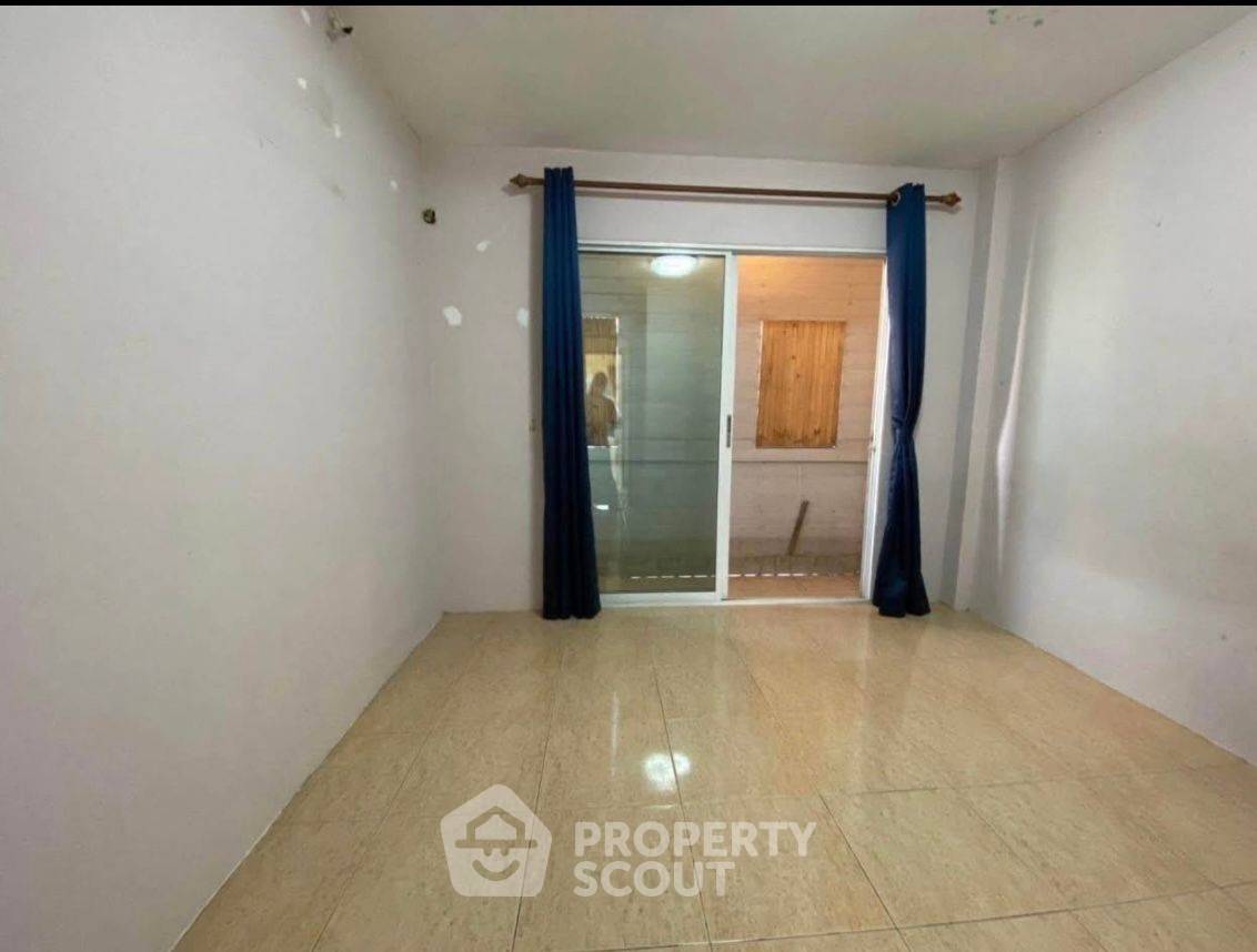 picture 3-BR Townhouse close to East Pattaya (ID 2498017) - 6/9