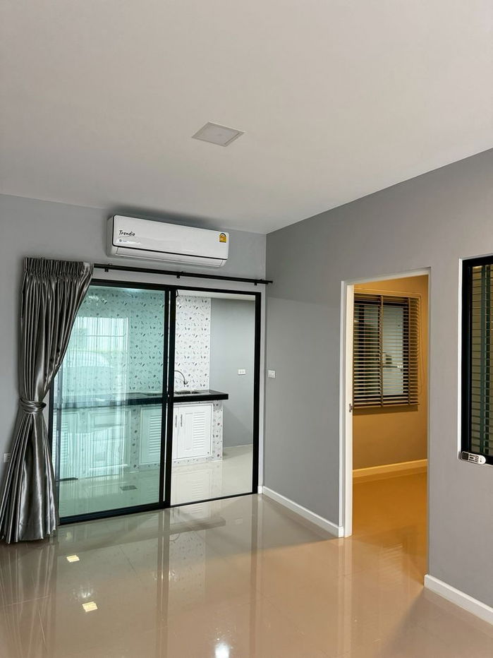 รูป 🏡 สิริ เพลส วงแหวน - ลำลูกกา ทาวน์โฮมมือสองรีโนเวทใหม่ พร้อมอยู่ - รูปที่ 4/12