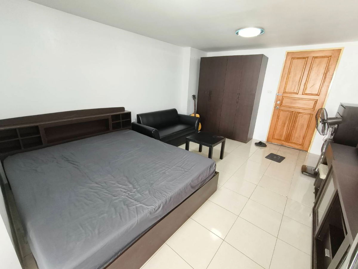 รูป ให้เช่าคอนโดรัชดา ซิตี้ (รัชดา ซอย 18 ) ประชาราษฎร์บำเพ็ญ​7 / ห้องสตูดิโอ 29 ตรม. เฟอร์นิเจอร์ครบชุด ใกล้รถไฟฟ้าใต้ดิน MRT ห้วยวาง / ค่าเช่า 6,800 บาท - รูปที่ 6/10