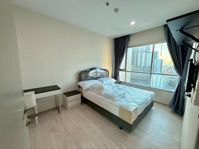 For Rent: Condo Life @ Ratchada near MRT Hauikwang at Line: @homefinder