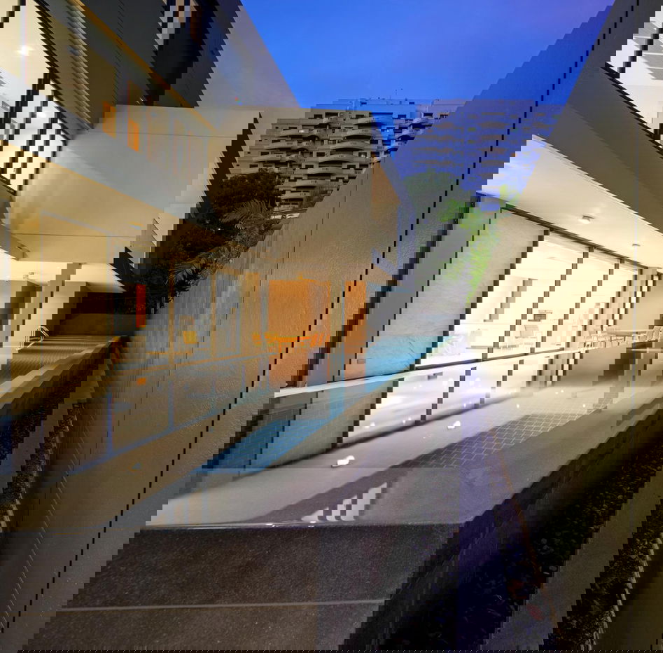 รูป ขายบ้านหรูพร้อมสระว่ายน้ำสภาพตกแต่งทันสมัย พร้อมเข้าอยู่ เอกมัย ซอยต้นๆ - รูปที่ 2/13