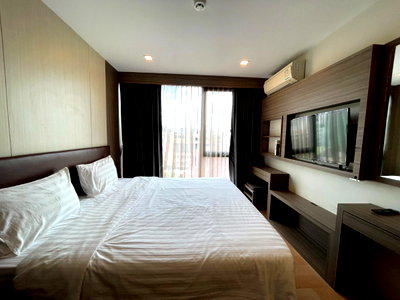คอนโดให้เช่า : PET FRIENDLY - กับห้องสวยใจกลางทองหล่อ 45 ตร.ม. ชั้นบนสุด เฟอร์ครบพร้อมเข้าอยู่ 