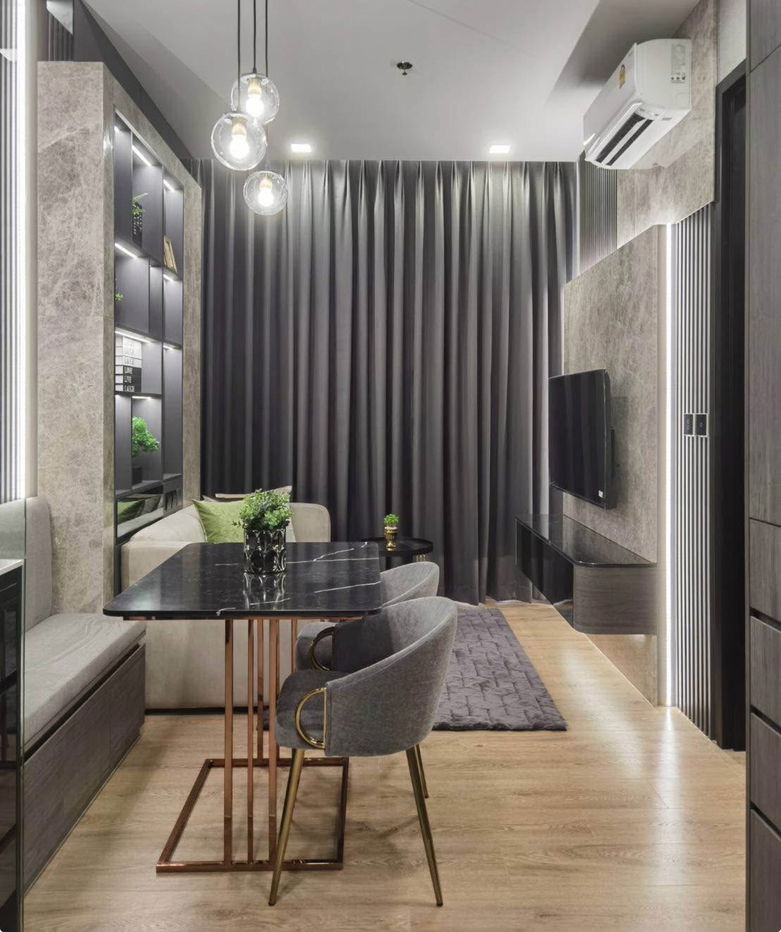 picture  Noble Around                       Ari  - 3/10