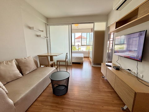 ให้เช่า ไอ-บิซา คอนโดมิเนียม , ห้องพร้อมอยู่ ตกแต่งเฟอร์นิเจอร์ พร้อมเครื่องใช้ไฟฟ้า -ขอรับลูกค้าไม่สูบบุหรี่นะคะ ไม่รับเอเจ้นค่ะ