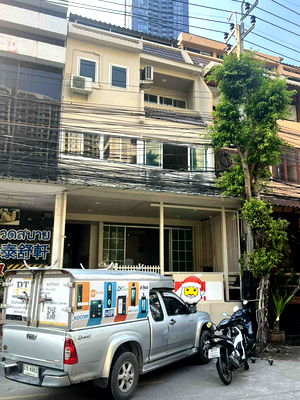 เช่าโฮมออฟฟิศ MRT ดินแดง : 🏢 ให้เช่า Home Office 4 ชั้น | พระราม 9 ทำเลทอง 6 ห้องนอน 5 ห้องน้ำ ใกล้ Central & MRT ✨ Ready to Move in