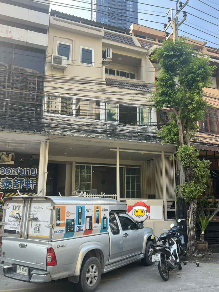 รูป 🏢 ให้เช่า Home Office 4 ชั้น | พระราม 9 ทำเลทอง 6 ห้องนอน 5 ห้องน้ำ ใกล้ Central & MRT ✨ Ready to Move in - รูปที่ 1/20