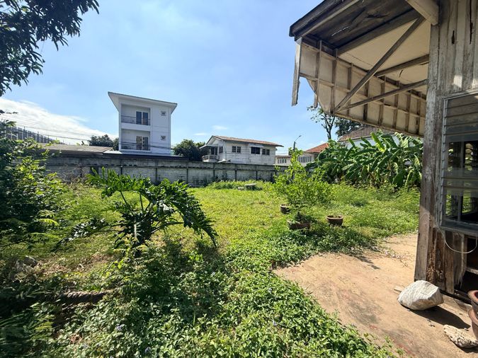 Land for sale, 85 sq wah, Phaya Thai