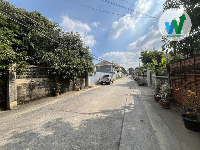 รูป ขายที่ดิน ติดถนนหน้ากว้างถึง 8 เมตร รถยนต์เข้า-ออกสะดวก สามารถขับสวนกันได้สบาย ไม่แออัด - รูปที่ 4/9