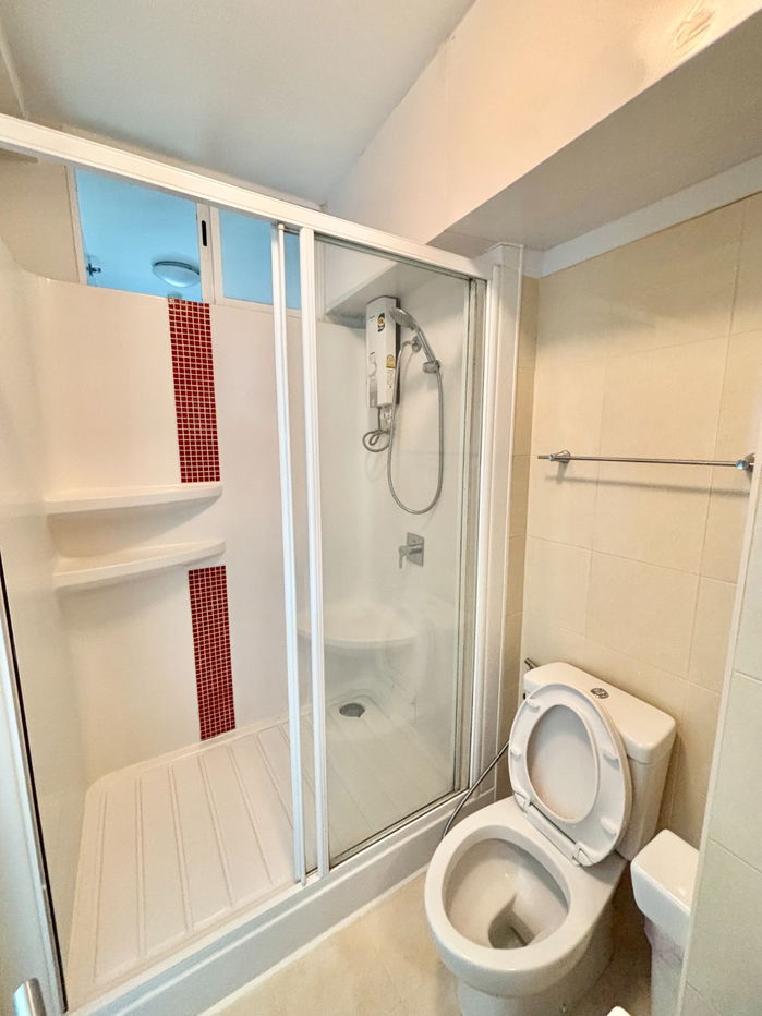 รูป ให้เช่า ไอ-บิซา คอนโดมิเนียม , ห้องพร้อมอยู่ ตกแต่งเฟอร์นิเจอร์ พร้อมเครื่องใช้ไฟฟ้า -ขอรับลูกค้าไม่สูบบุหรี่นะคะ ไม่รับเอเจ้นค่ะ - รูปที่ 12/20