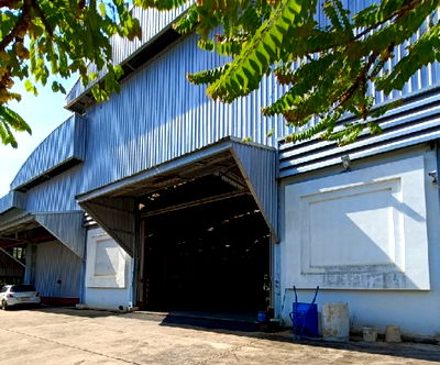 เช่าโรงงาน คลองหลวง ปทุมธานี :  ให้เช่าโกดัง มีเครนพร้อมออฟฟิศ 4 ชั้น / ทำเล คลอง 6 ธัญบุรี / ถนนเลียบคลองหก / ใกล้ราชมงคลธัญบุรี /รถใหญ่ เทรลเลอร์ เข้าออกสะดวก